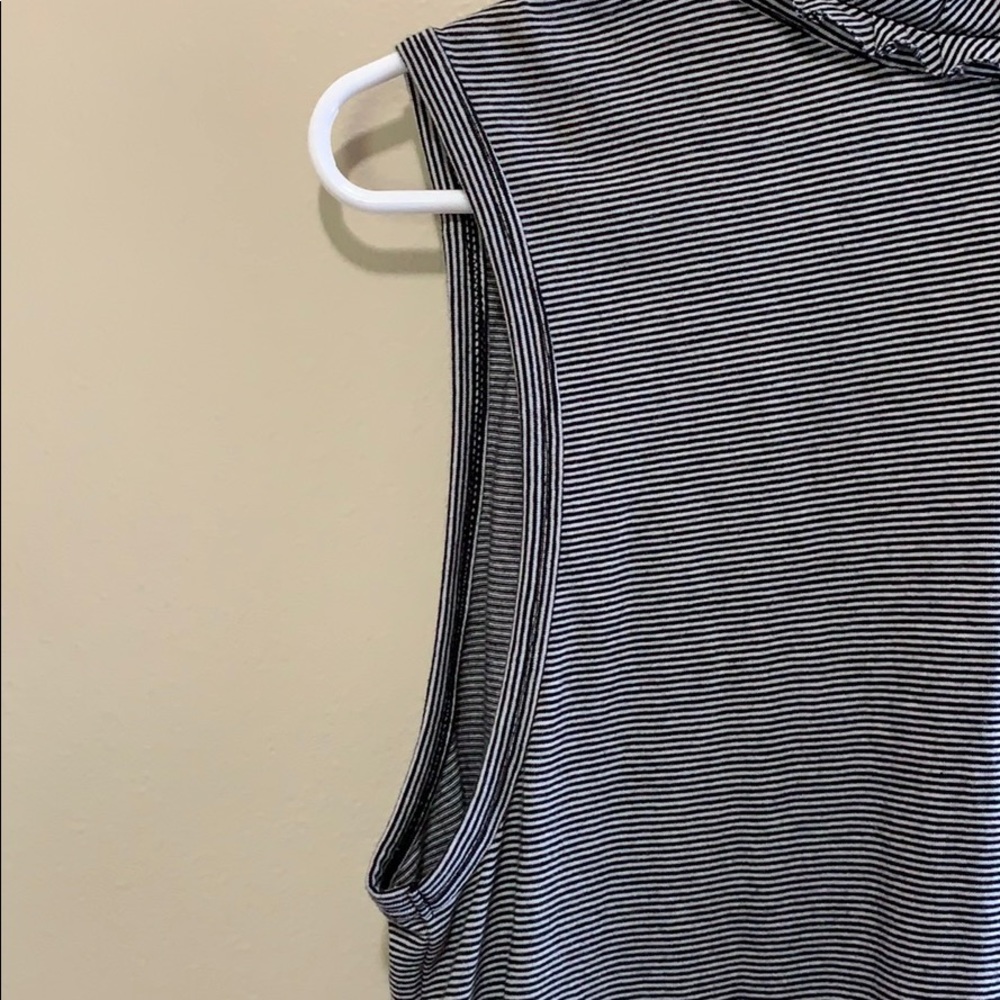 Large Black & White Stripped Ann Taylor LOFT Top - Picture 8 of 8
